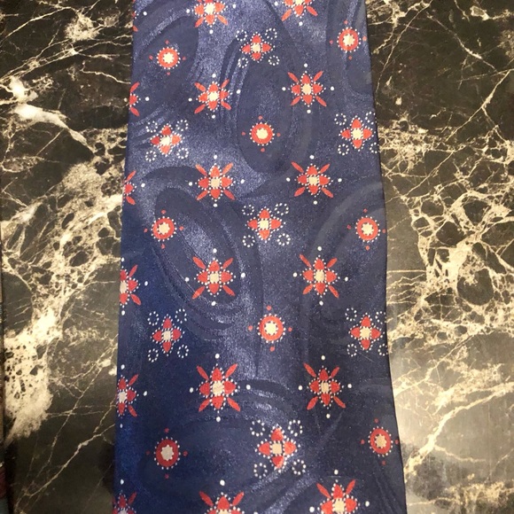 Hello THIS LISTING IS FOR ALOT OF 3 CHRISTIAN DIOR TIES. - Picture 3 of 8